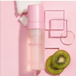 Kylie Cosmetics Makeup - Kylie Skin By Kylie Jenner Foaming Face Wash Kylie Cosmetics Makeup - Kylie Skin By Kylie Jenner Foaming Face Wash